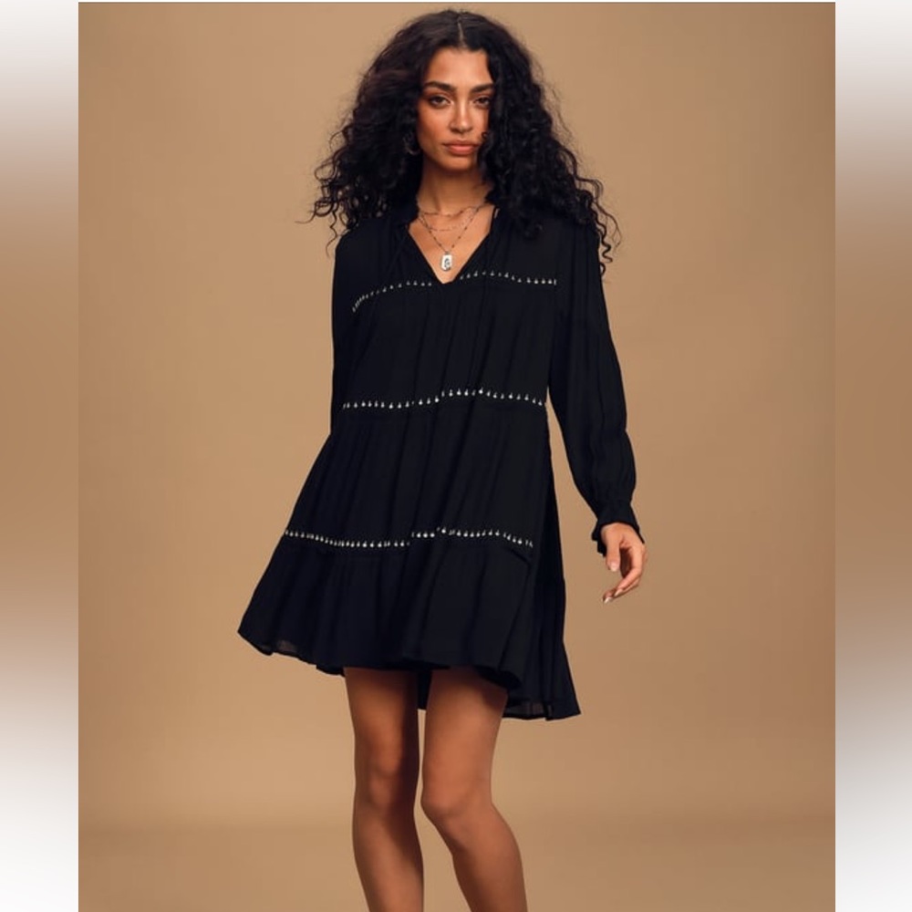 Make some waves Black tiered long sleeve swing dress from lulus size medium